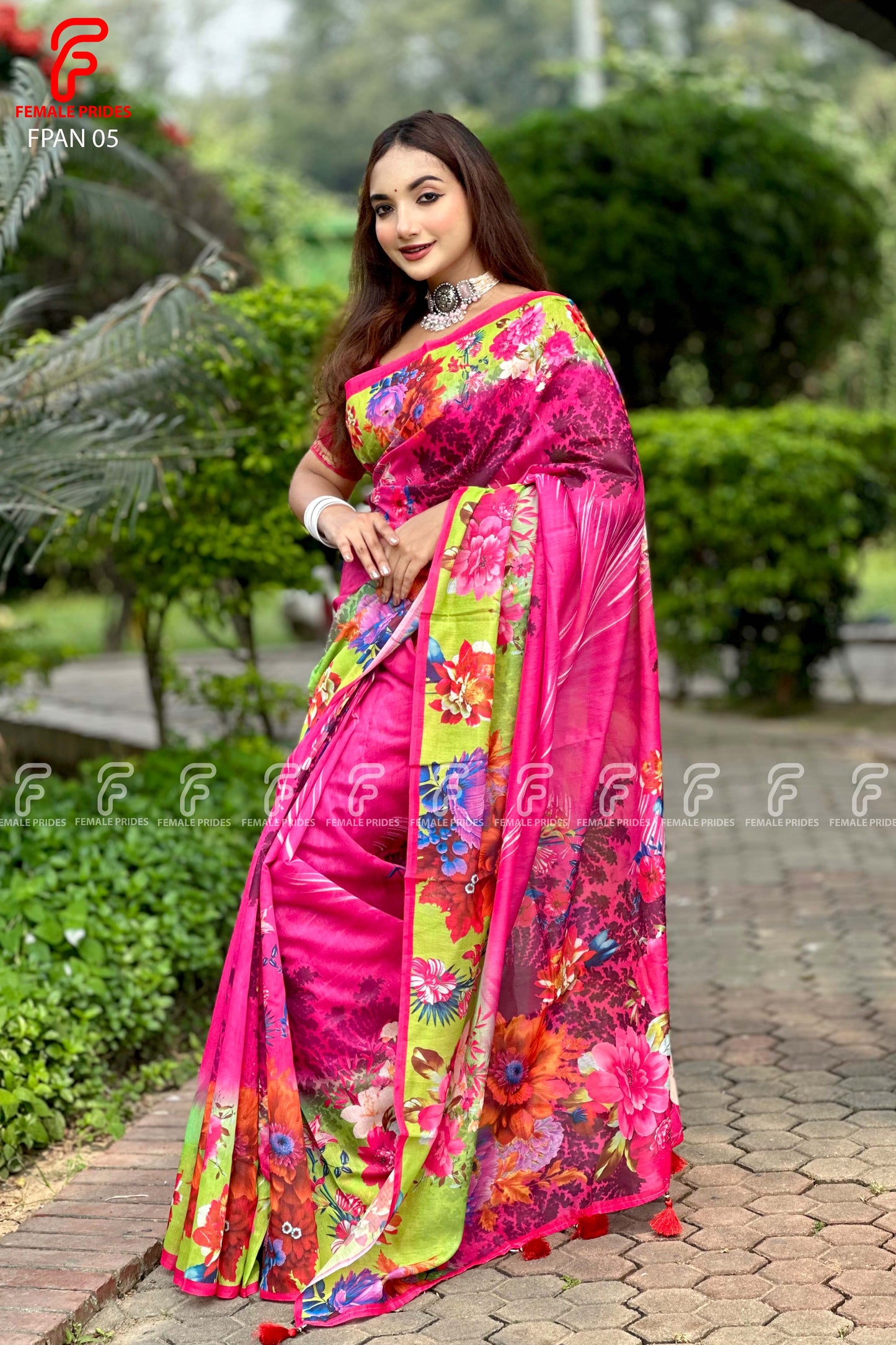 চমৎকার ডিজাইনের প্রিমিয়াম সফট সিল্ক শাড়ি-FPAN05